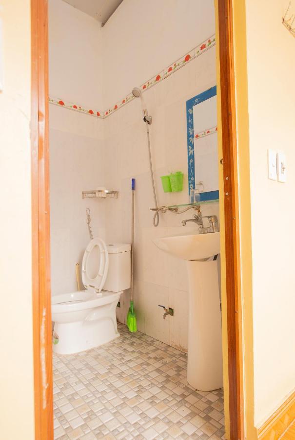 Nha Nghi Thu Nu Bed and Breakfast Meo Vac Exteriör bild